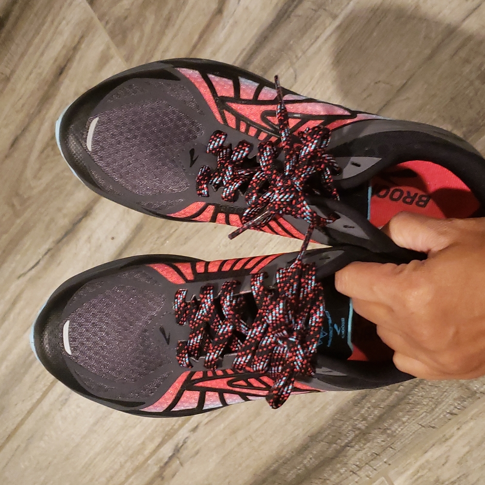 Like new Brooks energize sneakers - Picture 4 of 7